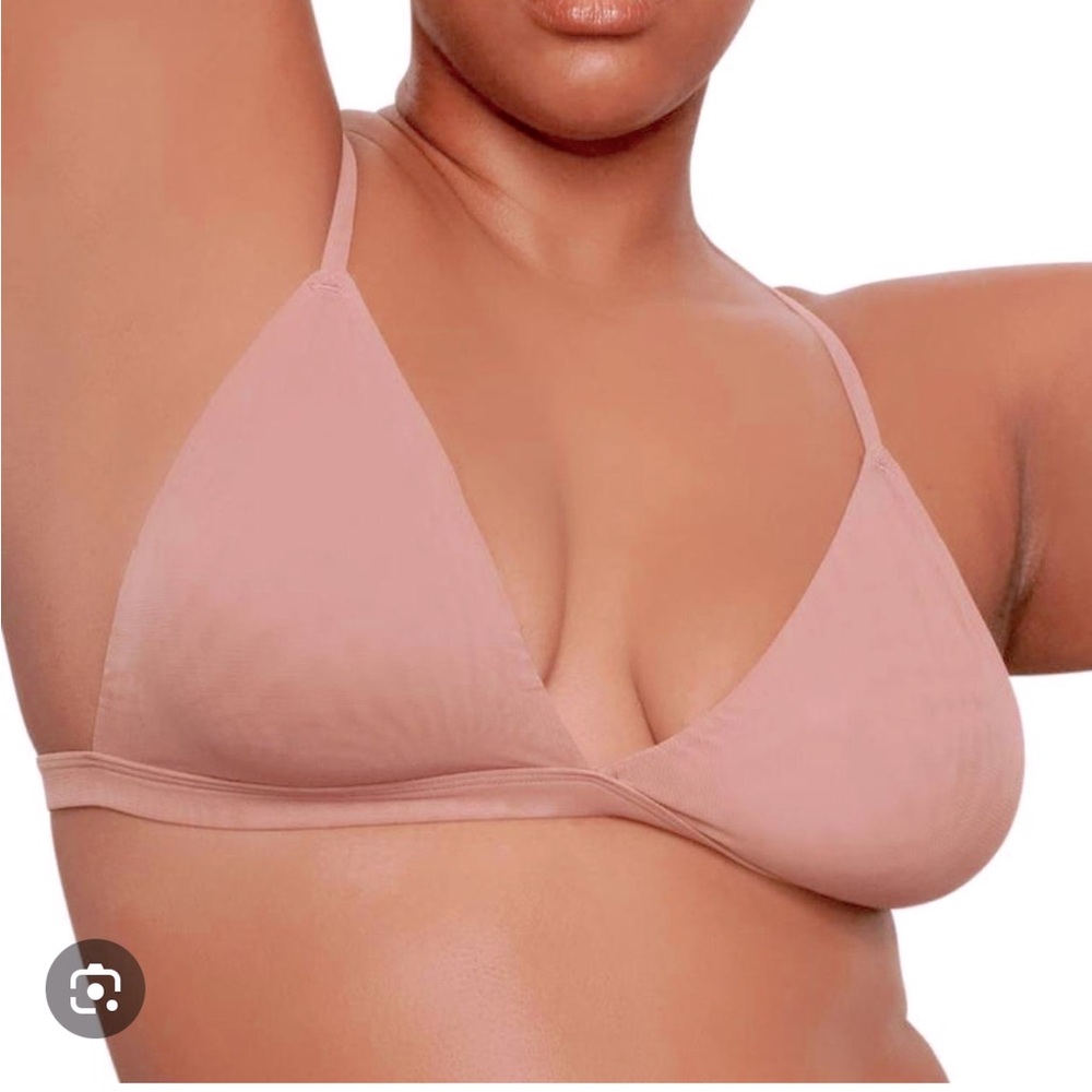 SKIMS Triangle Bra in Lavendee